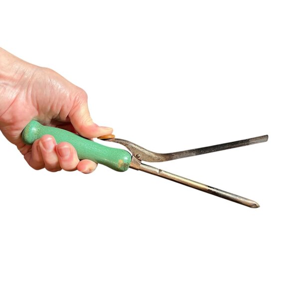 Antique Small 5" Barrel Curling Iron with Green Wooden Handle - Picture 4 of 10